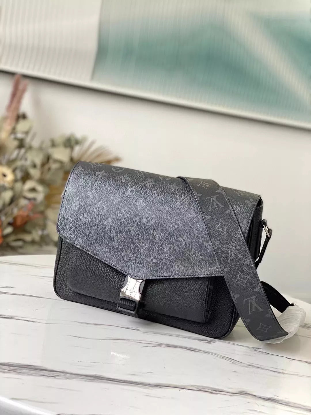 LOUIS VUITTON 29 X 23 X 11.5 CM NEW MESSENGER