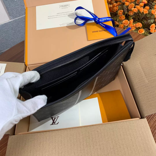 LOUIS VUITTON 27×20×3CM POCHETTE VOYAGE