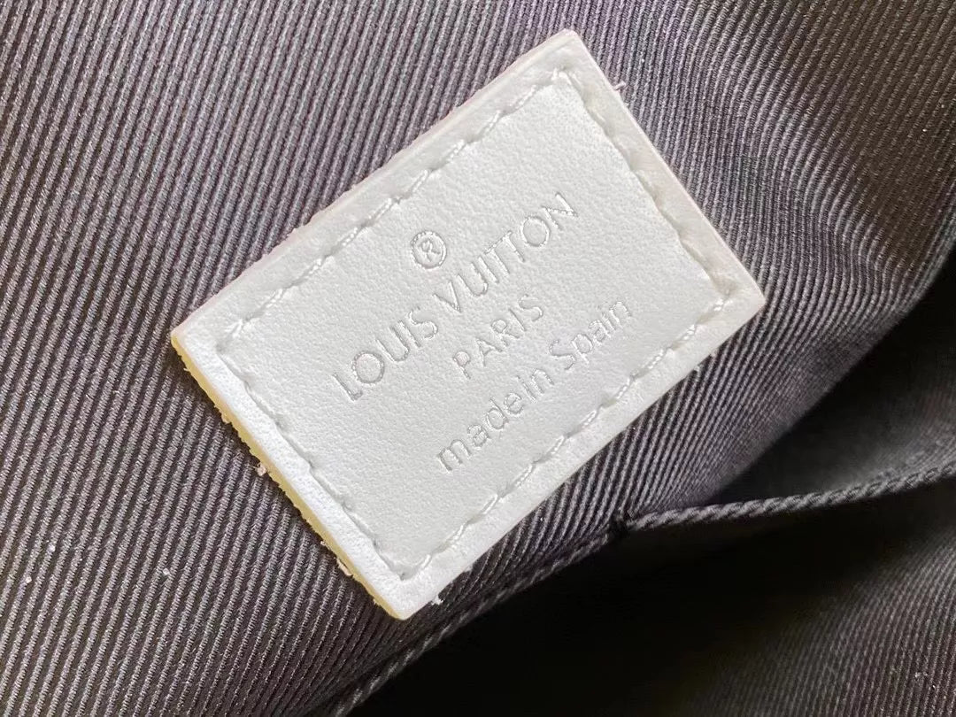 LOUIS VUITTON 32.0 X 14.0 X 38.0 CM CARRY IT MONOGRAM REVERSE 2 COLOURS