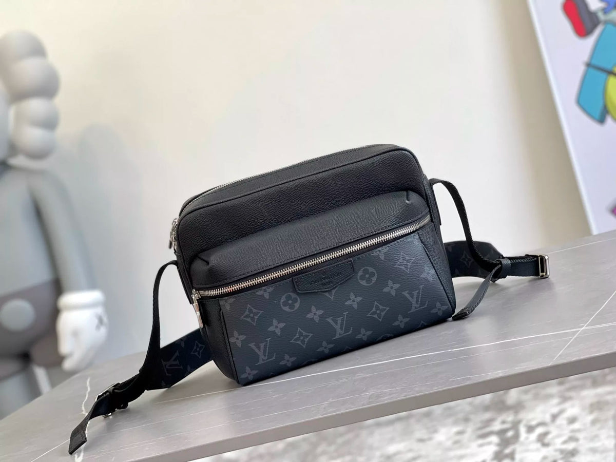 LOUIS VUITTON 29.5X20X10.5CM OUTDOOR MONOGRAM TAÏGA
