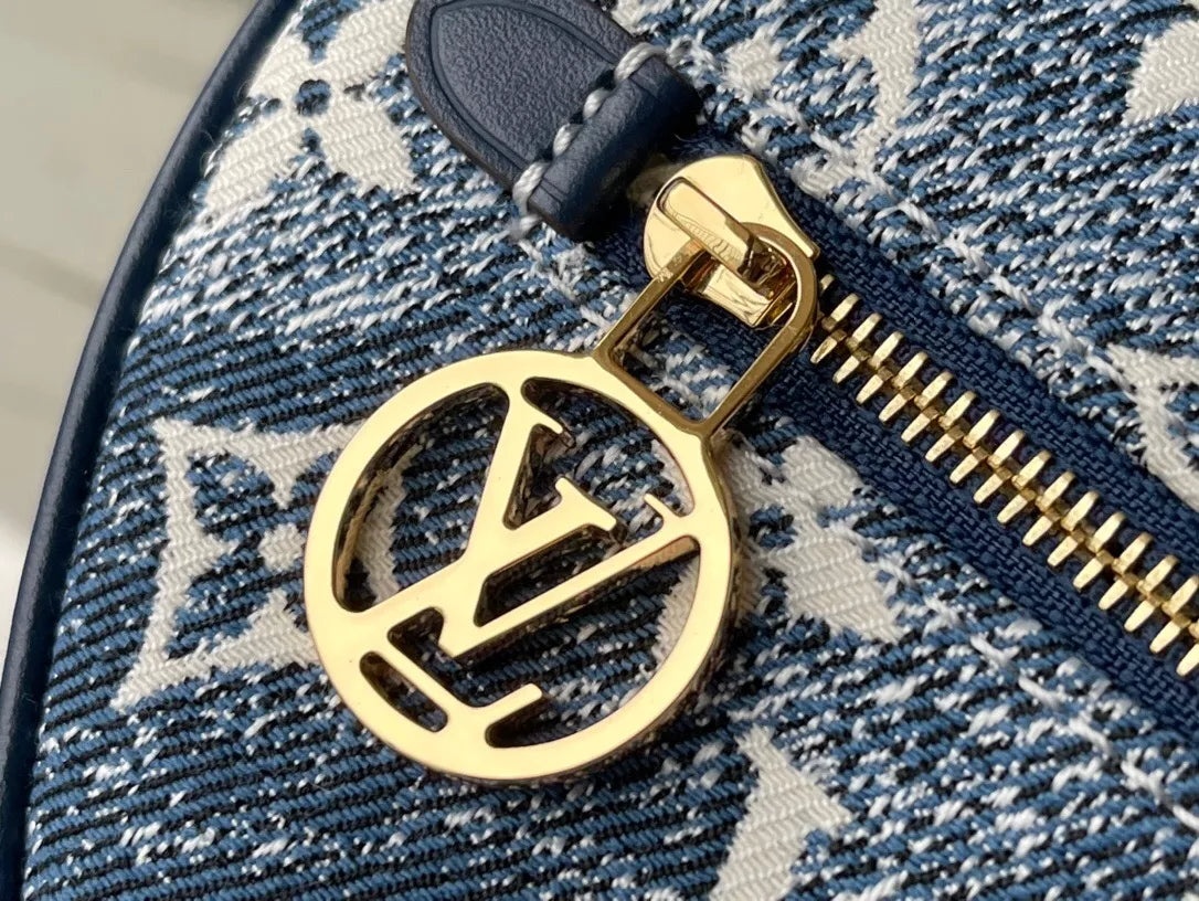 LOUIS VUITTON 23*13*6CM TOP ORIGINAL CROISSANT HANDBAG LOOP HALF MOON STAFF BAG