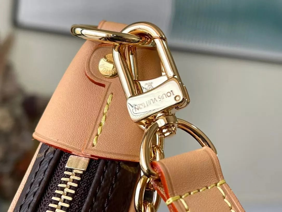 LOUIS VUITTON 23*13*6CM LOOP HALF MOON SHAPED STAFF BAG