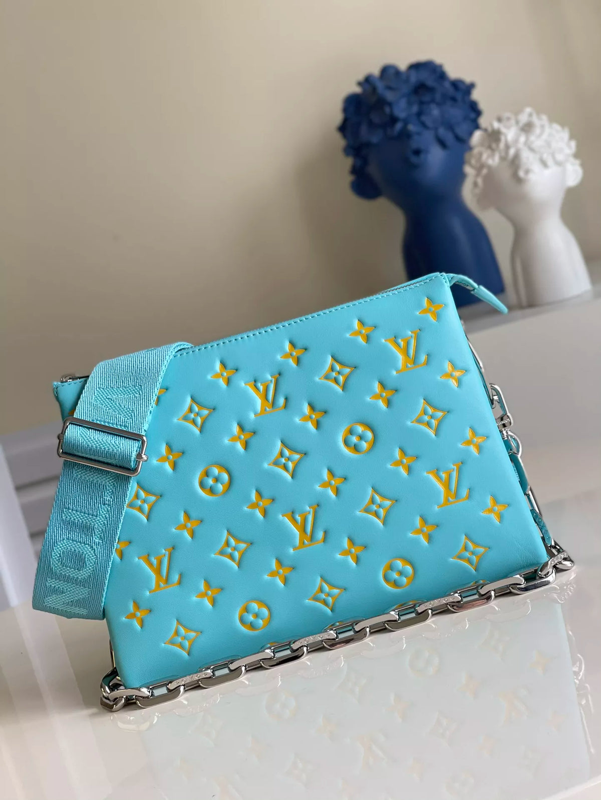 LOUIS VUITTON 20x26x12CM COUSSIN BAG