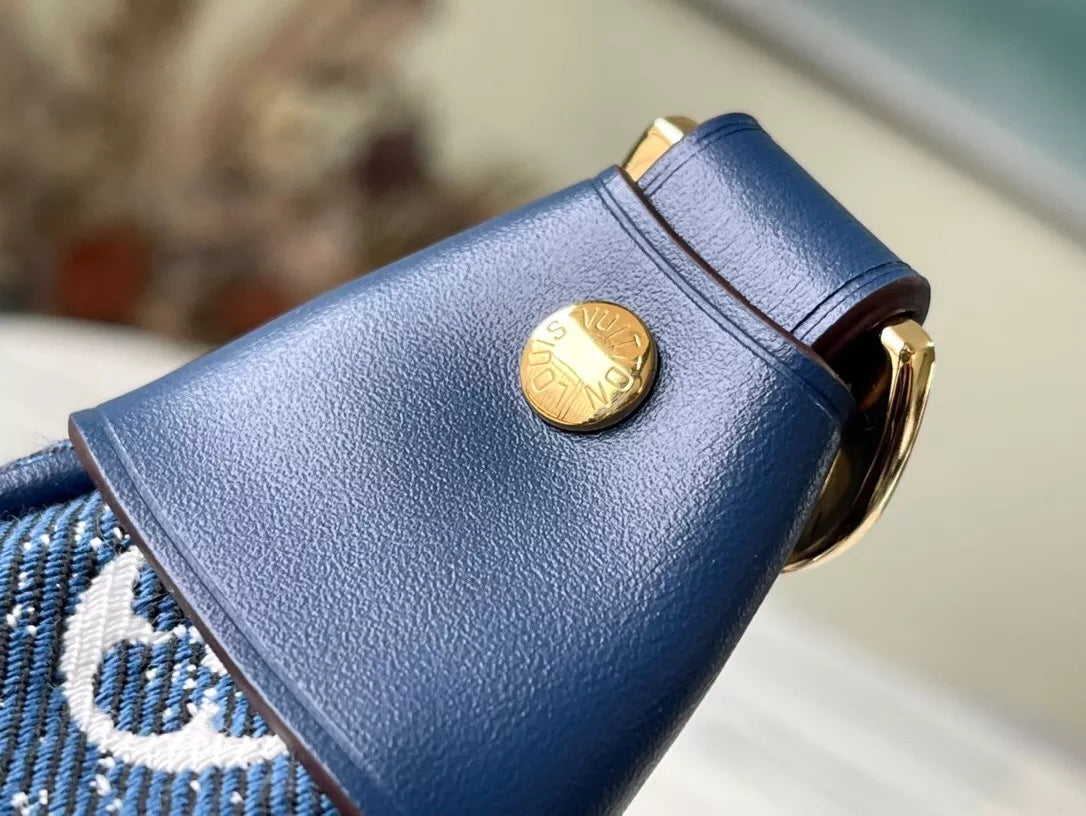 LOUIS VUITTON 23*13*6CM TOP ORIGINAL CROISSANT HANDBAG LOOP HALF MOON STAFF BAG