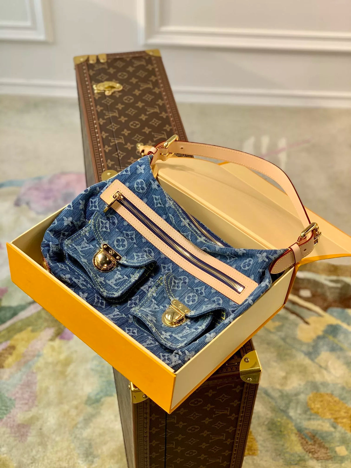 LOUIS VUITTON 30*10*19CM MEDIEVAL, DENIM