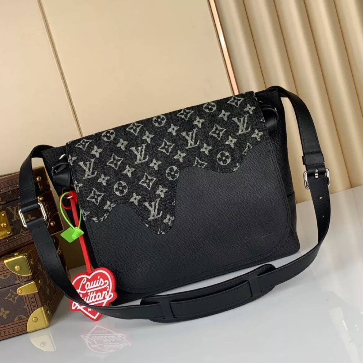 LOUIS VUITTON 9*23*12.5CM BESACE TOKYO HANDBAG, DENIM + TAURILLON COW LEATHER