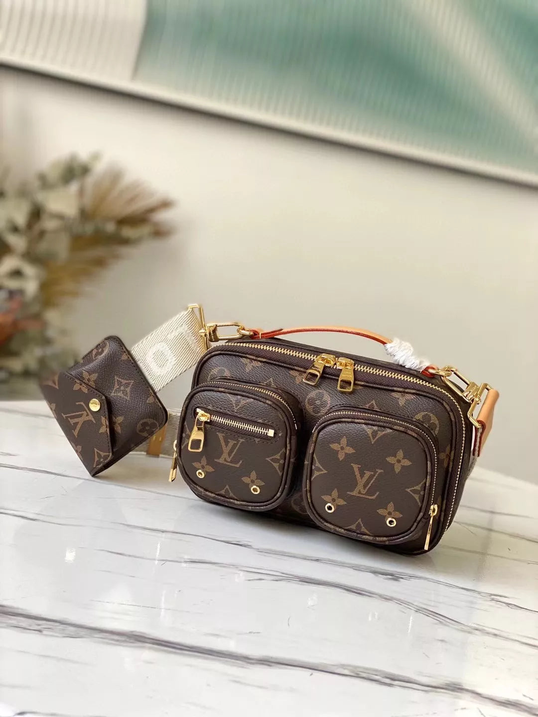 LOUIS VUITTON 18 X 11 X 10 CM UTILITY CROSSBODY