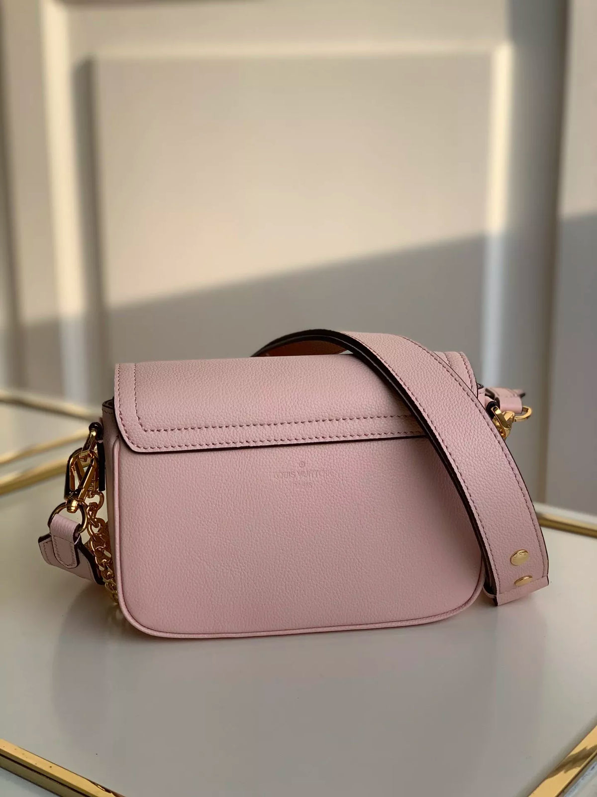 LOUIS VUITTON 19 X 13 X 8CM LOCKME TENDER