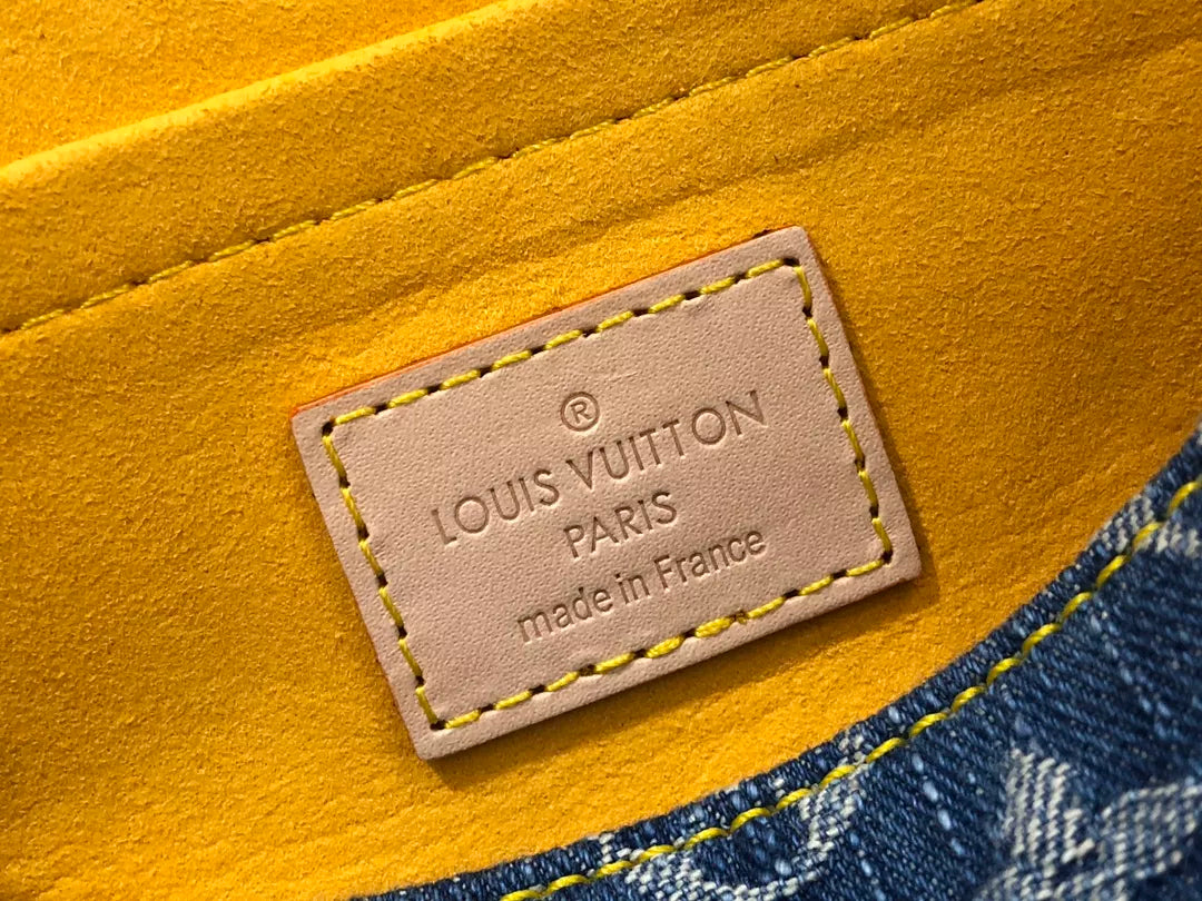 LOUIS VUITTON 25X15X9CM HAND BAGS
