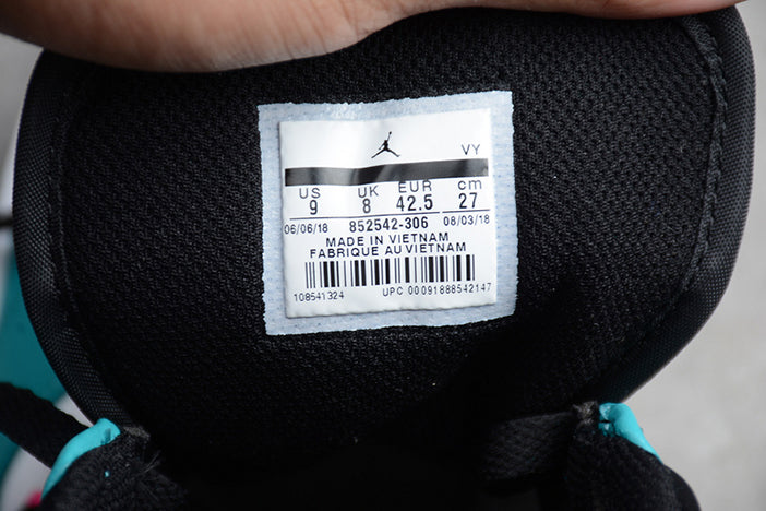 AIR JORDAN 1 MID "SOUTH BEACH"