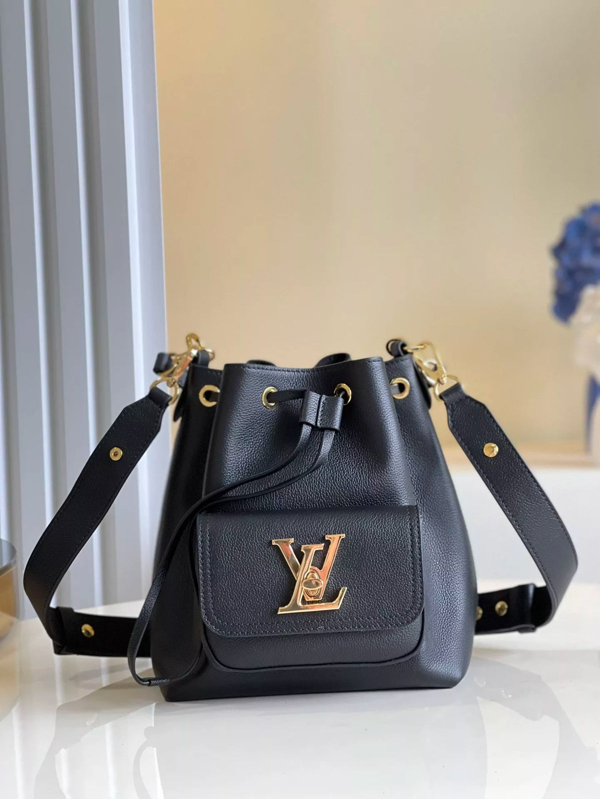 LOUIS VUITTON 23.0 X 23.0 X 16.0CM LOCKME BUCKET BAG