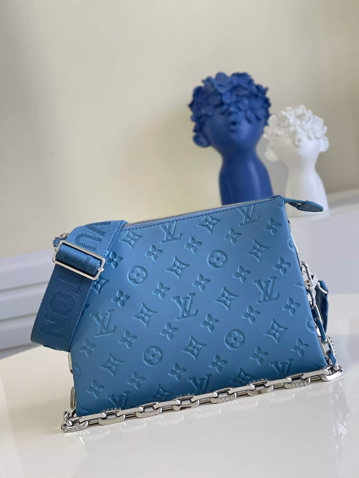 LOUIS VUITTON 20x26x12CM COUSSIN BAG