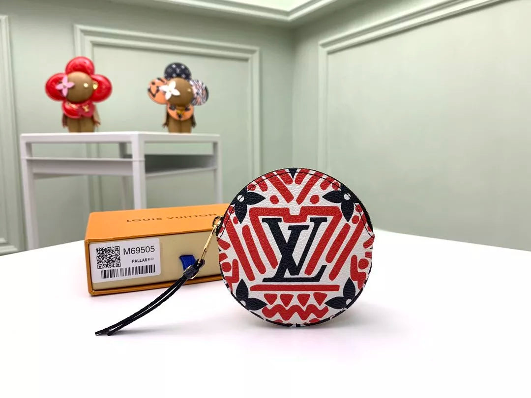 LOUIS VUITTON 9.0 X 9.0 X 1.0CM CRAFTY BAG
