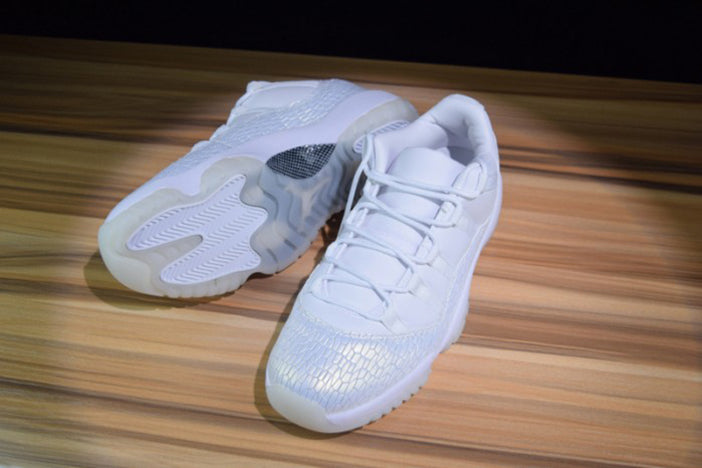 AIR JORDAN 11 LOW "HEIRESS FROST WHITE"
