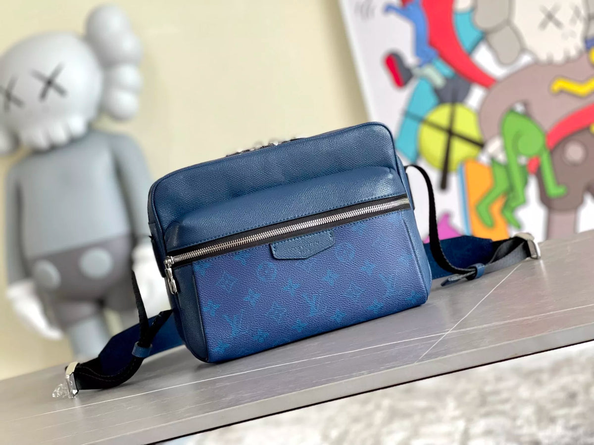 LOUIS VUITTON 29.5X20X10.5CM OUTDOOR MONOGRAM TAÏGA
