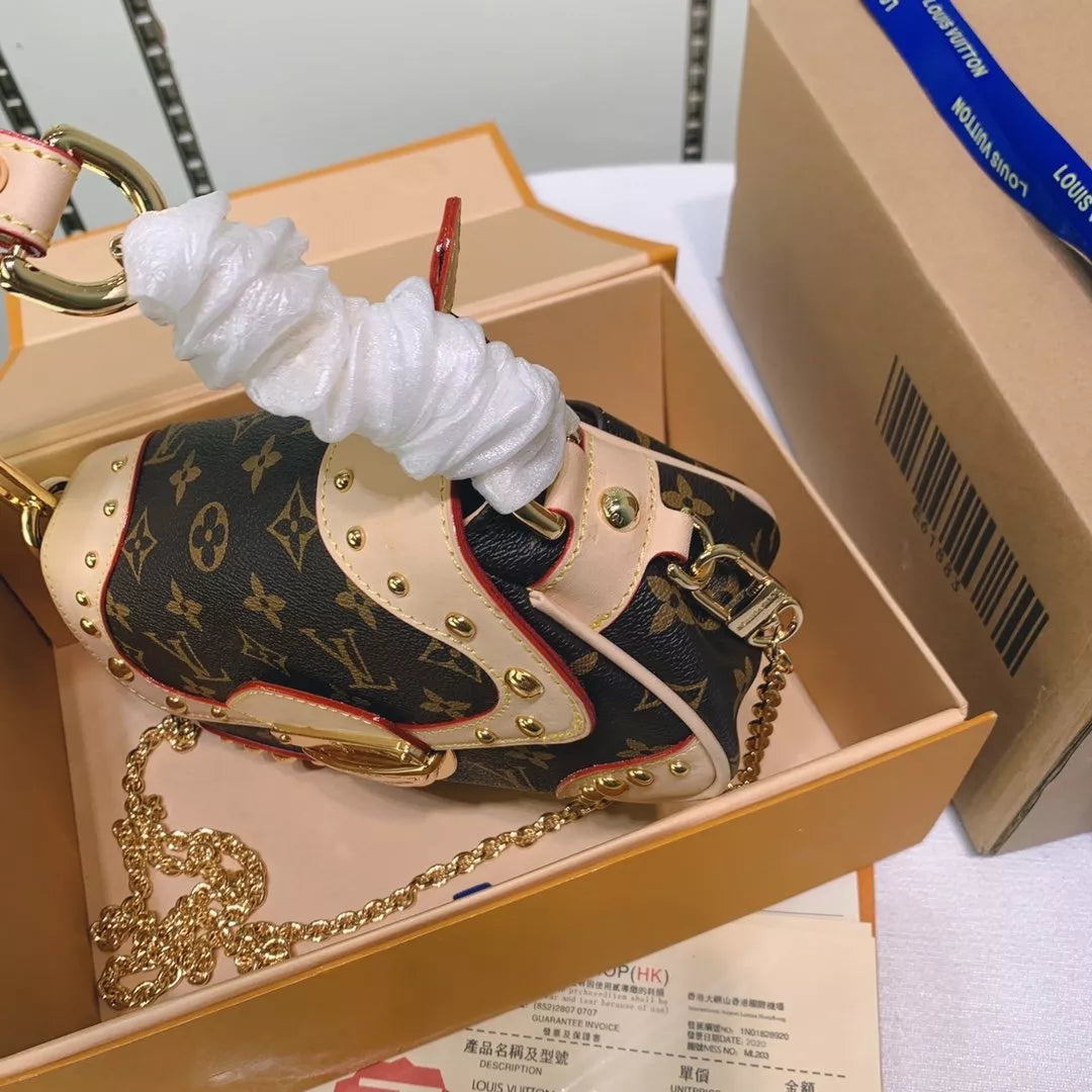 LOUIS VUITTON 15*8*25 CM BAG