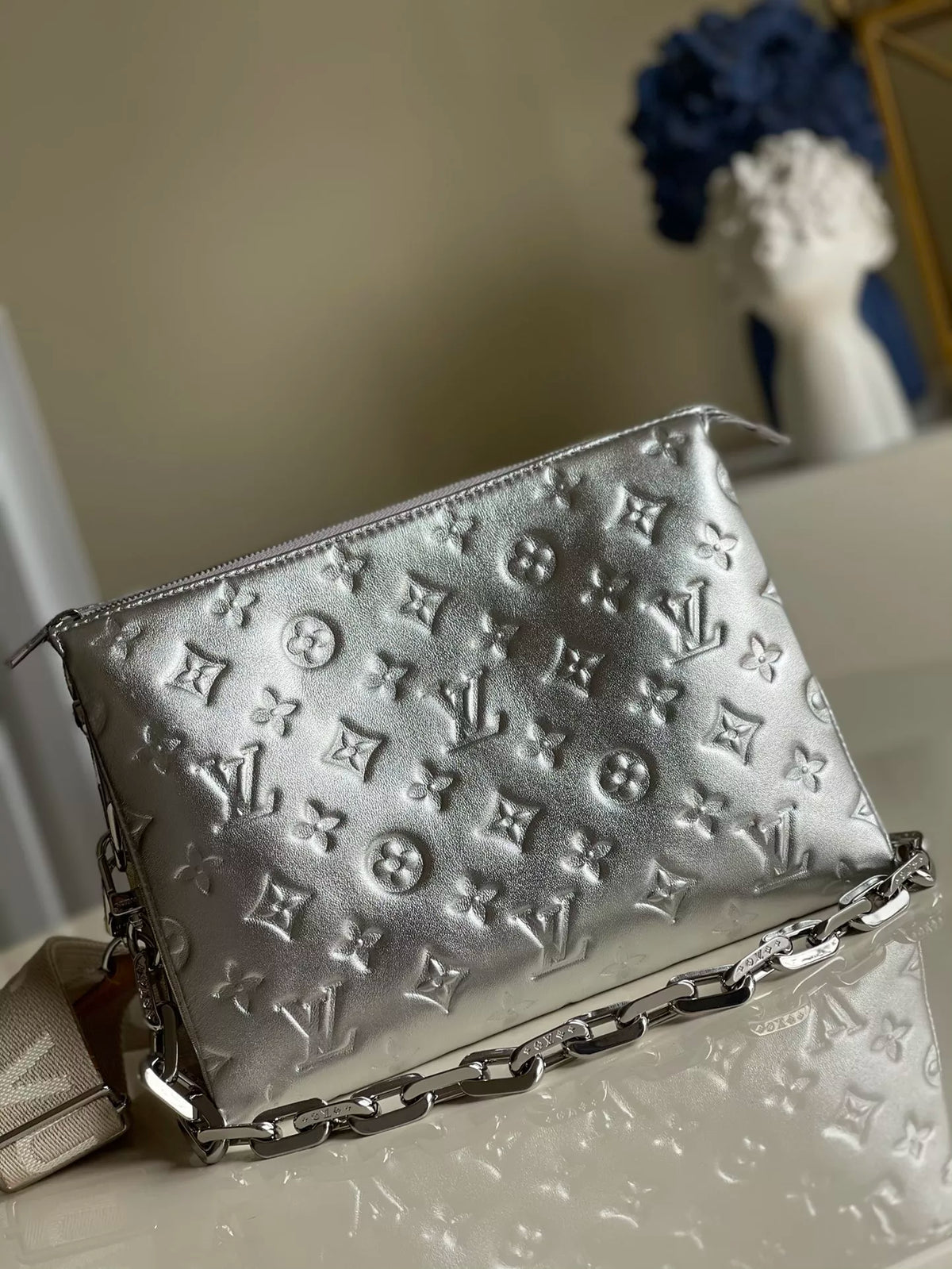 LOUIS VUITTON 20x26x12CM COUSSIN BAG