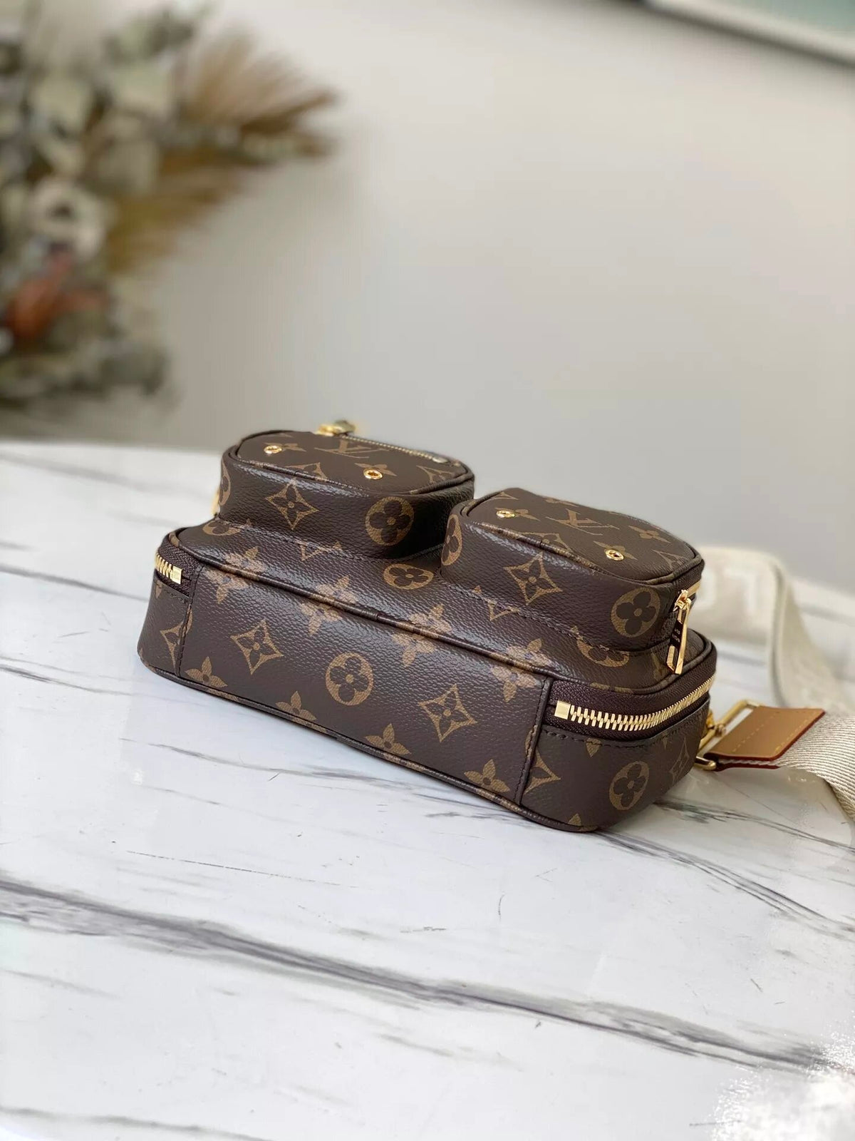 LOUIS VUITTON 18*11*10CM UTILITY CROSSBODY HANDBAG CAMERA BAG