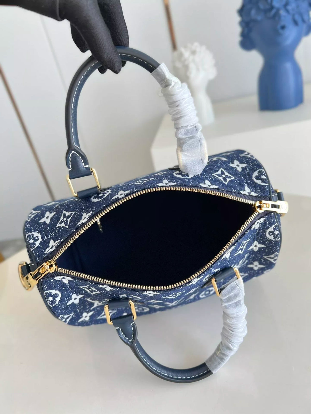 LOUIS VUITTON 25 X 19 X 15CM SPEEDY BANDOULI È RE 25 HANDBAG, LOGO DENIM