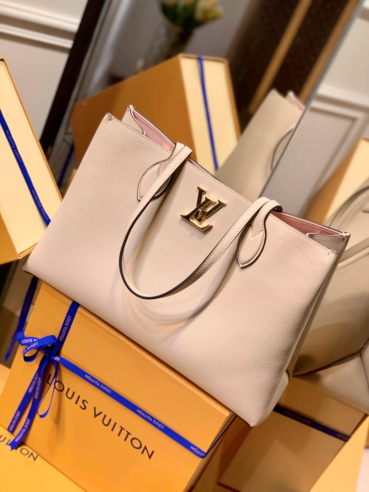 LOUIS VUITTON LOCKME 42X28X15CM 3 COLORS
