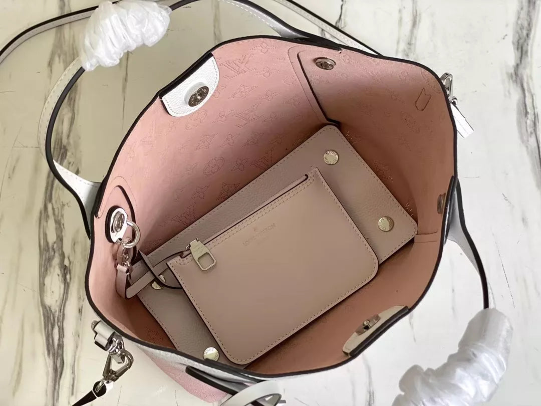 LOUIS VUITTON 23 X 21 X 13 CM HINA PM 2 COLORS AVAILABLE