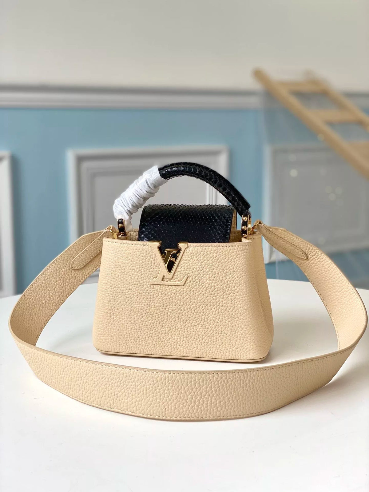 LOUIS VUITTON 21.0 X 14.0 X 8.0 CM CAPUCINES MINI BAG