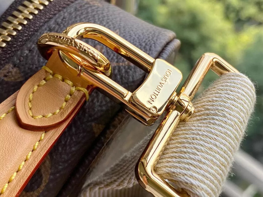 LOUIS VUITTON 18 X 11 X 10 CM UTILITY CROSSBODY
