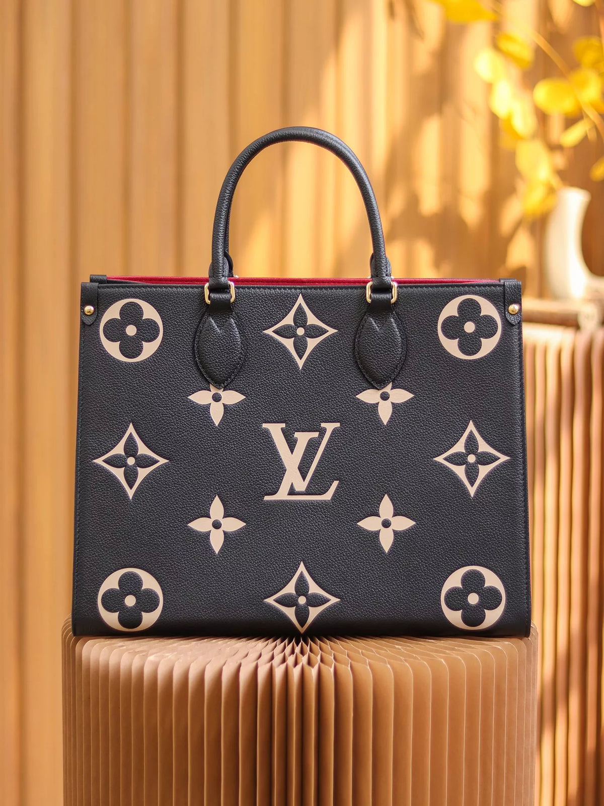 LOUIS VUITTON ONTHEGO TOTE BAG