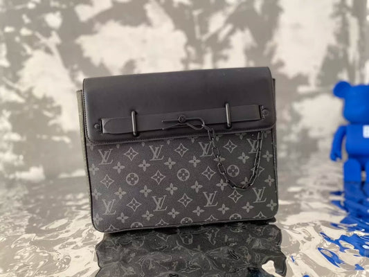 LOUIS VUITTON 31 X 26 CM MEN’S PURSE. IPAD BAG