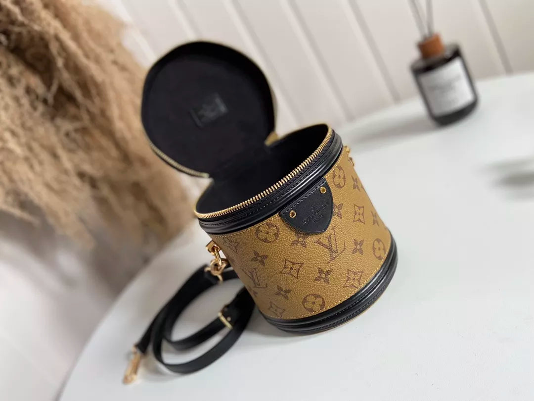 LOUIS VUITTON 15.0X 17.0X 15.0 CM CANNES LV HAND BAGS