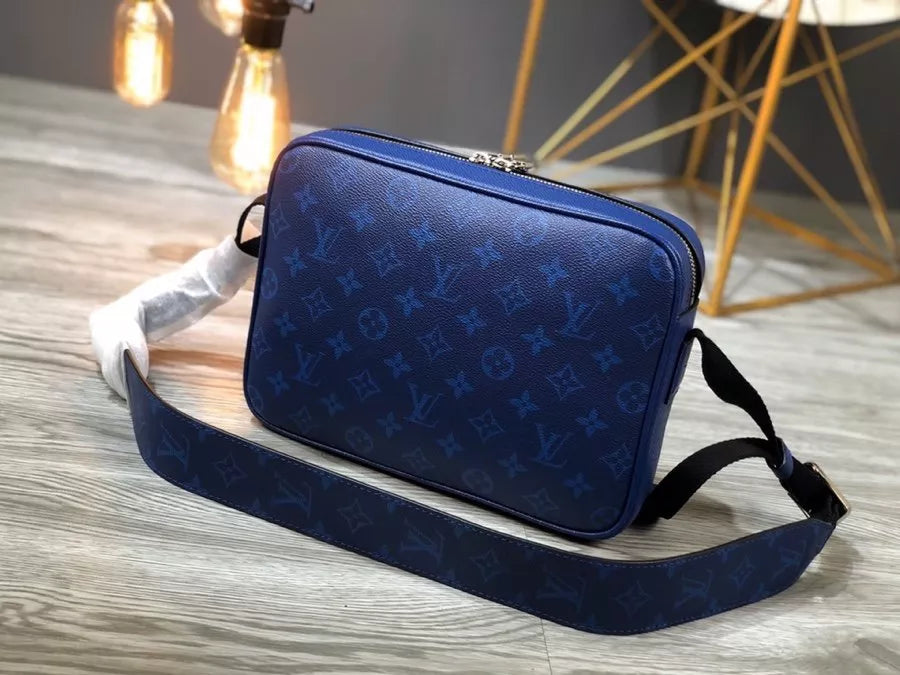 LOUIS VUITTON 29.5×20×10.5CM OUTDOOR
