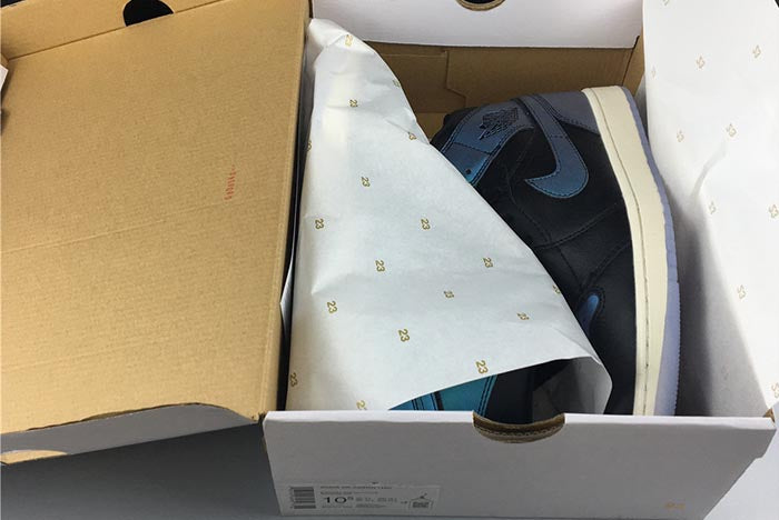 AIR JORDAN 1 MID “IRIDESCENT”