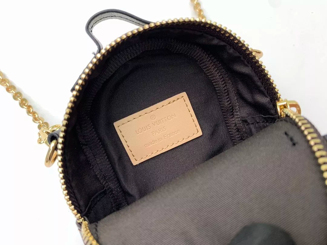LOUIS VUITTON 10*8*4CM CHAIN BAG