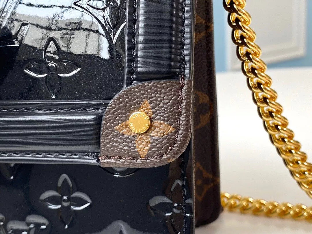 LOUIS VUITTON 21.0 X 14.0 X 9.0 CM WYNWOOD HANDBAG, MONOGRAM VERNIS PATENT LEATHER + MONOGRAM CANVAS