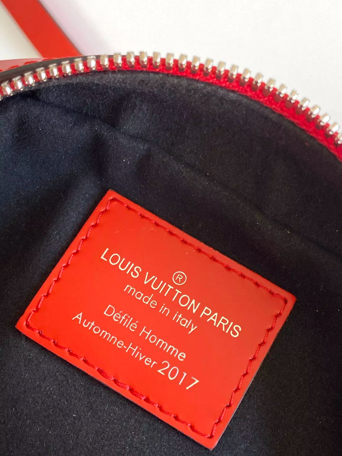 LOUIS VUITTON 22 X 16 X 7CM SUPREME CO BRANDED SATCHEL, COWHIDE