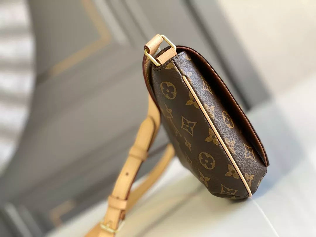 LOUIS VUITTON 25X22X4CM MEDIEVAL POSTMAN BAG