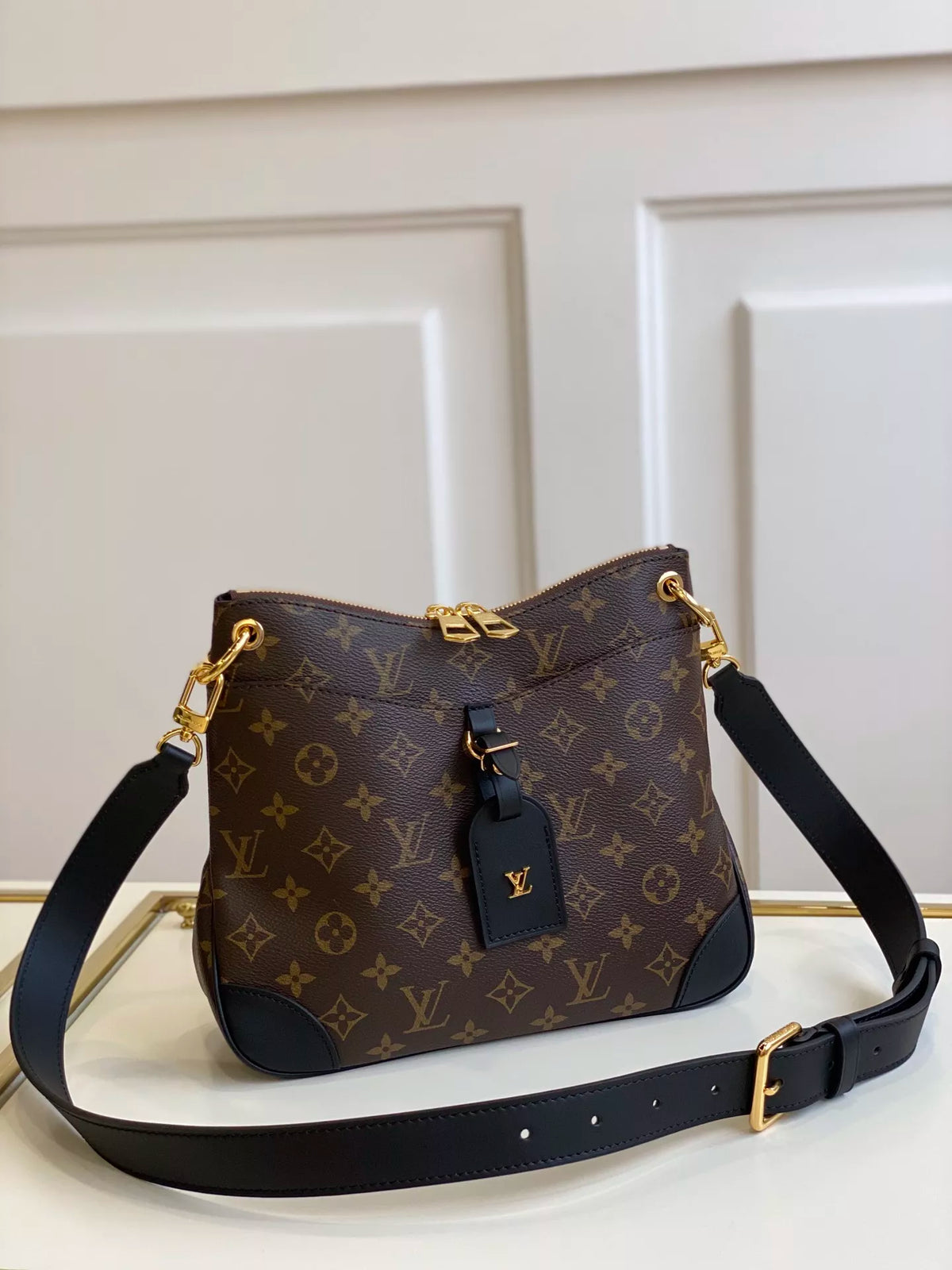 LOUIS VUITTON ODEON MM BAG