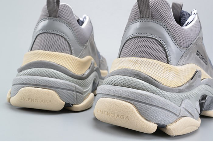 BALENCIAGA 17FW TRIPLE S WASHED SHOW SNEA GREY MENS