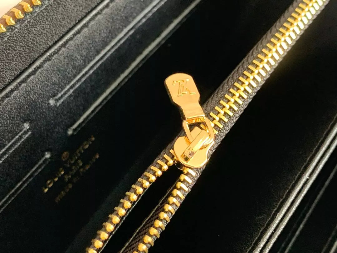 LOUIS VUITTON 19X10CM ZIPPY BAG