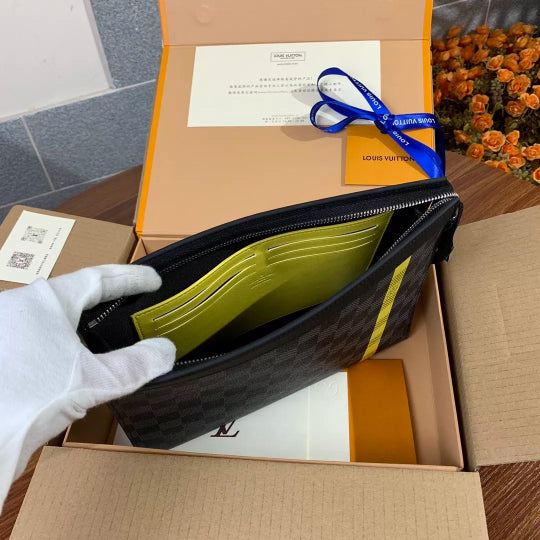 LOUIS VUITTON 27×20×3CM POCHETTE VOYAGE