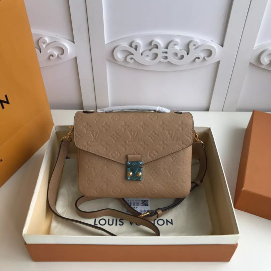 LOUIS VUITTON 25.0 X 19.0 X 7.0 POCHETTE MÉTIS MONOGRAMME EMPREINTE