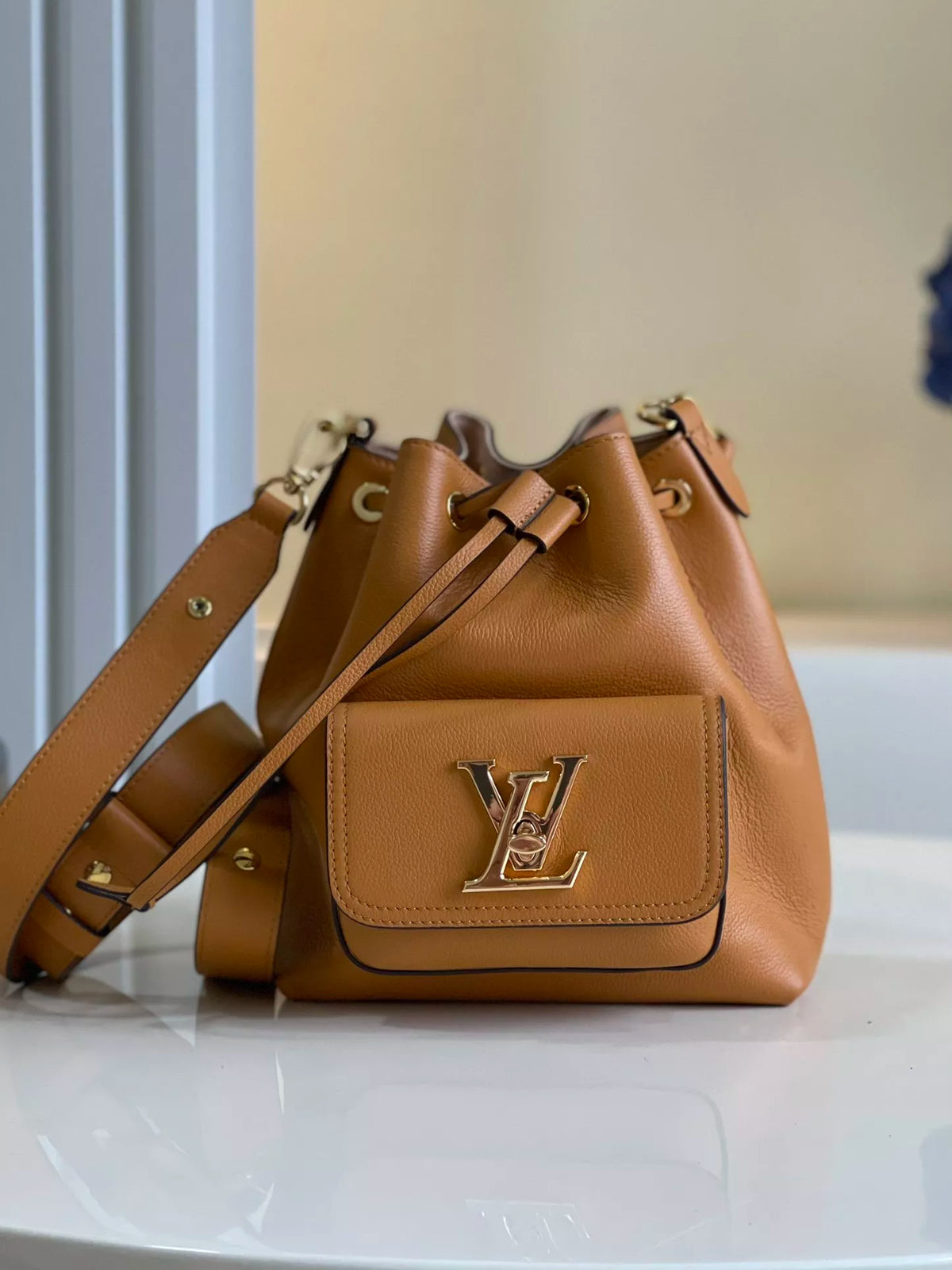 LOUIS VUITTON 23.0 X 23.0 X 16.0CM LOCKME BUCKET BAG