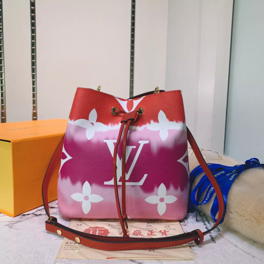 LOUIS VUITTON 26.0 X 26.0 X 17.5 CM ESCALE NÉONOÉ MONOGRAM BUCKET BAG