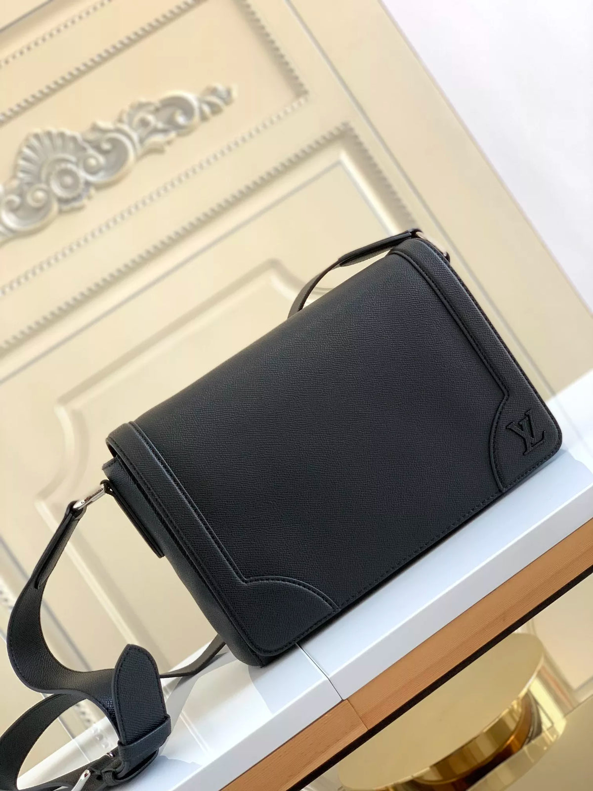 LOUIS VUITTON 28.3*18.3*4.3CM NEW FLAP POSTMAN BAG, TAGA EMBOSSED LEATHER