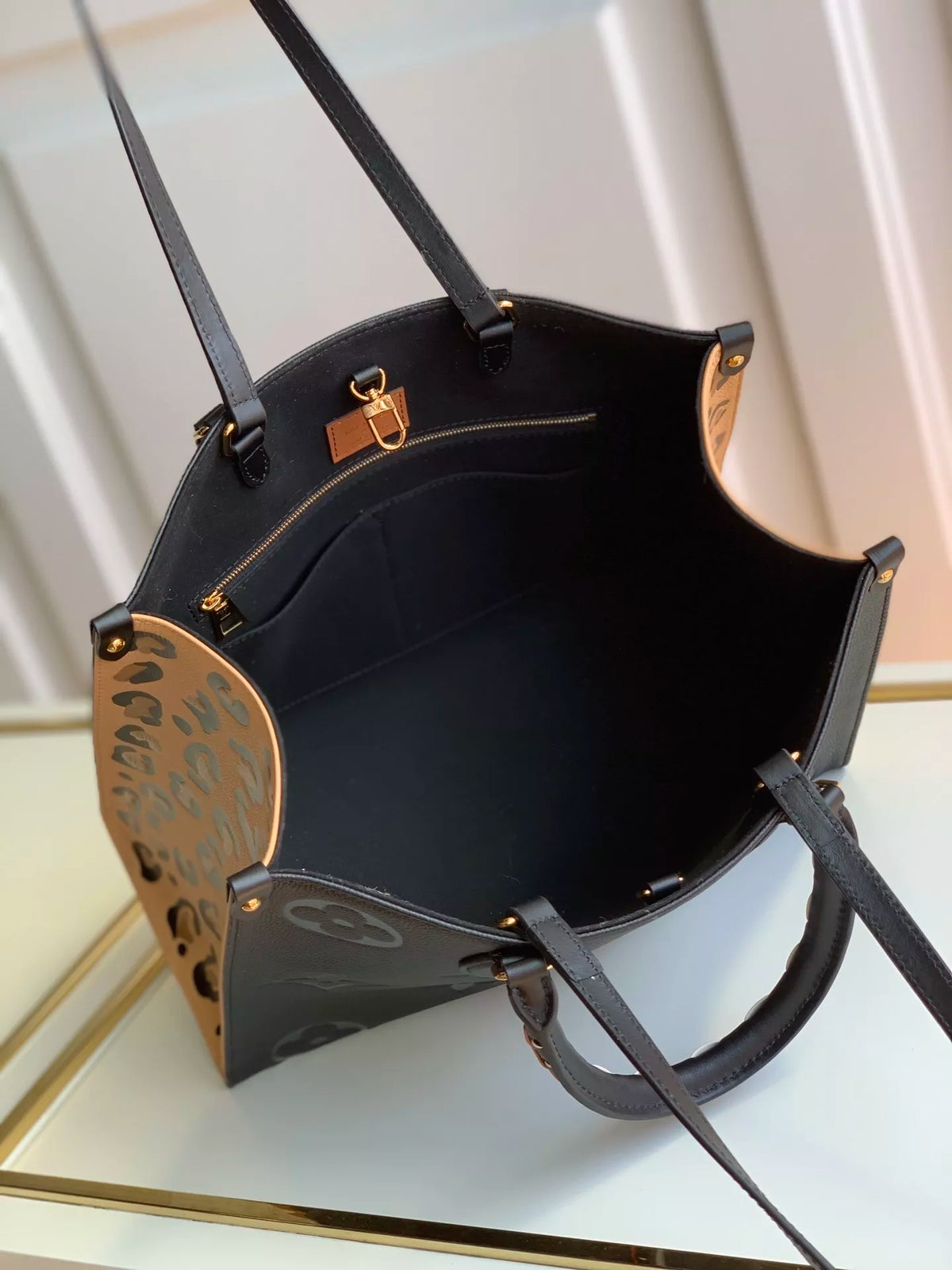 LOUIS VUITTON MM ONTHEGO WILD AT HEART MONOGRAM EMPREINTE 35X27X14CM 2COLORS
