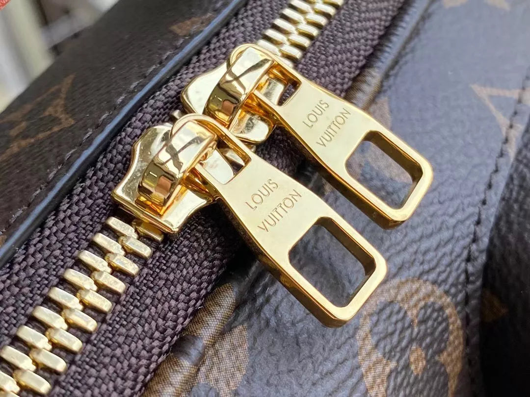 LOUIS VUITTON 18 X 11 X 10 CM UTILITY CROSSBODY