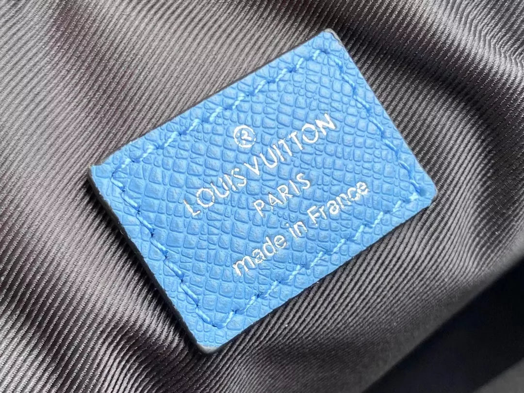 LOUIS VUITTON 21 X 17 X 5CM OUTDOOR BUMBAG BAG