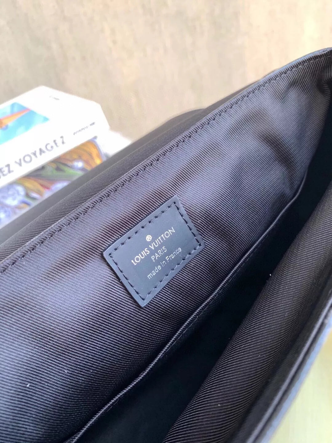 LOUIS VUITTON 25*20*7CM DISTRICT PM
