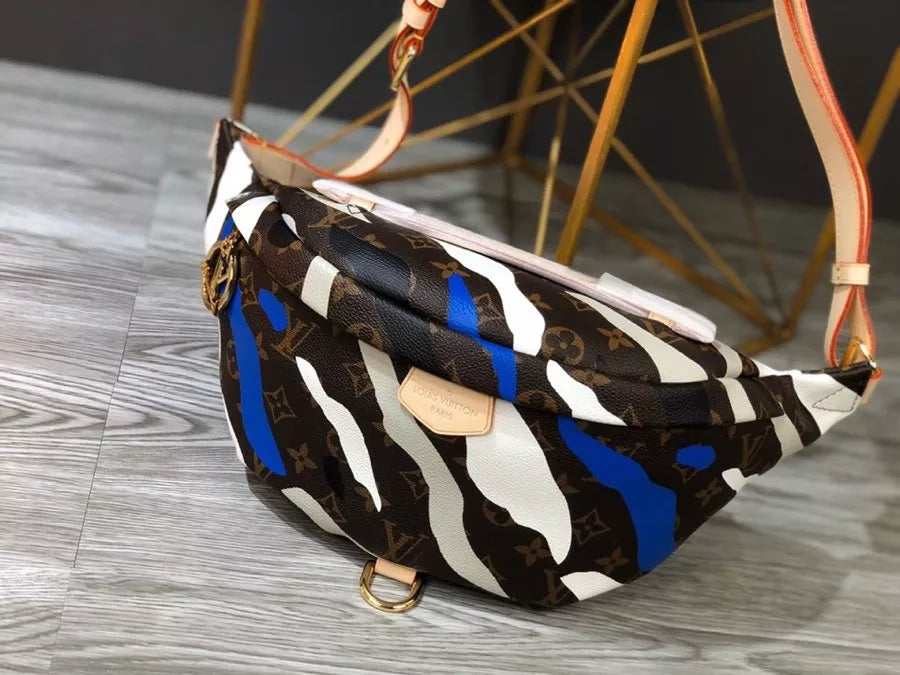 LOUIS VUITTON 33×16×3CM LOL BUMBAG