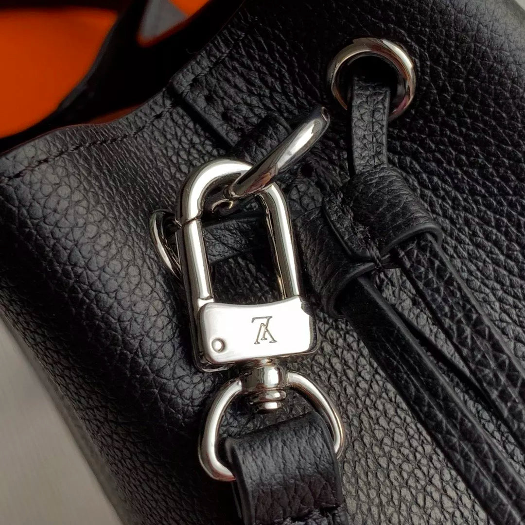 LOUIS VUITTON 13.5 X 16.0 X 10.0CM NANO LOCKME BUCKET BAG